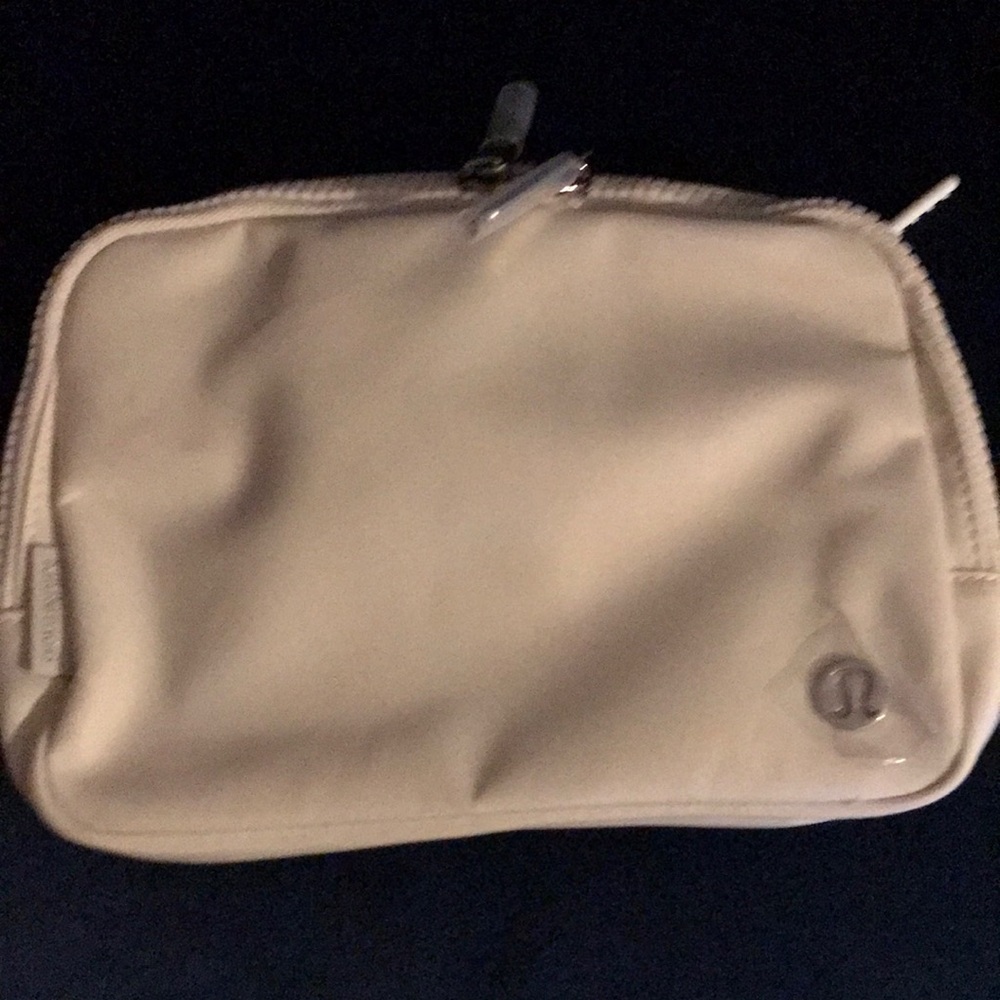 Lululemon Everywhere belt bag large new with tags